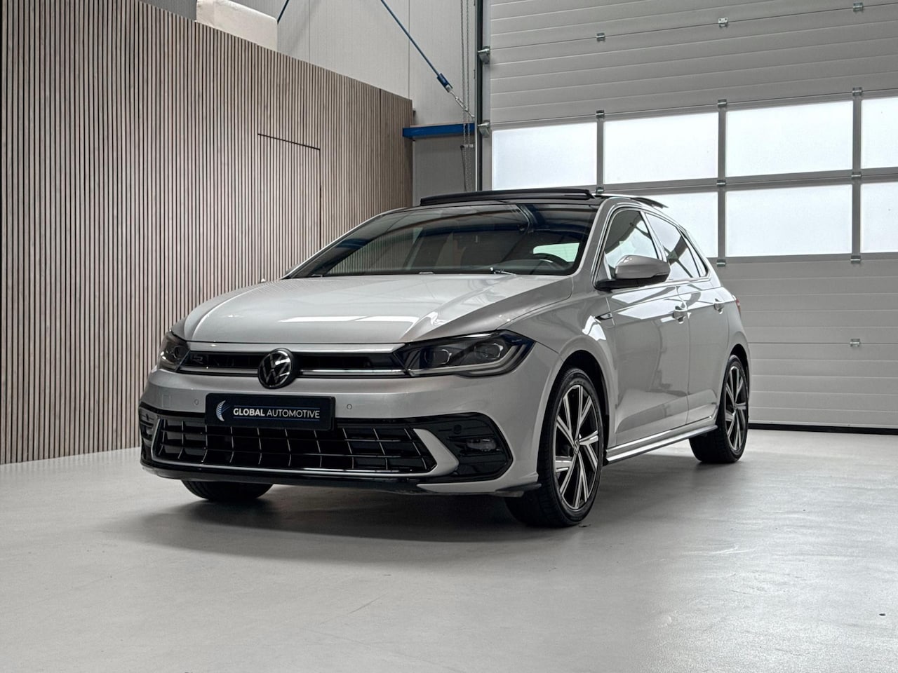 Volkswagen Polo - 1.0 TSI R-Line - AUTOMAAT - SCHUIFDAK - R LINE - IQ LIGHTS - AutoWereld.nl