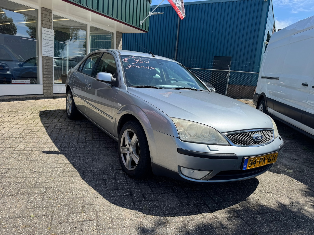Ford Mondeo - 2.0-16V Futura. Geheel dealer onderhouden. Inruil verkregen en zo weer weg! - AutoWereld.nl