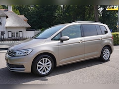 Volkswagen Touran - 1.0 TSI Highline Business R 7pers Navi Pdc Lm Velgen