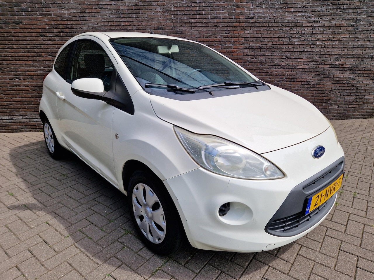 Ford Ka - 1.2 Comfort start/stop Airco APK 04-2026 radio cd - AutoWereld.nl