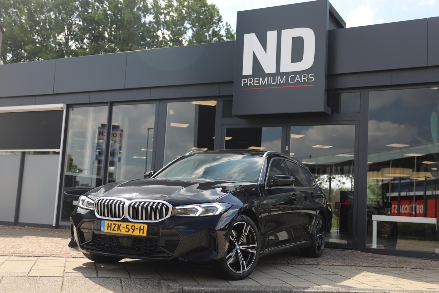 BMW 3-serie Touring - 330e | M-SPORT | Laserlight | Schuif-kantel dak | Headup | Trekhaak elektrisch - AutoWereld.nl