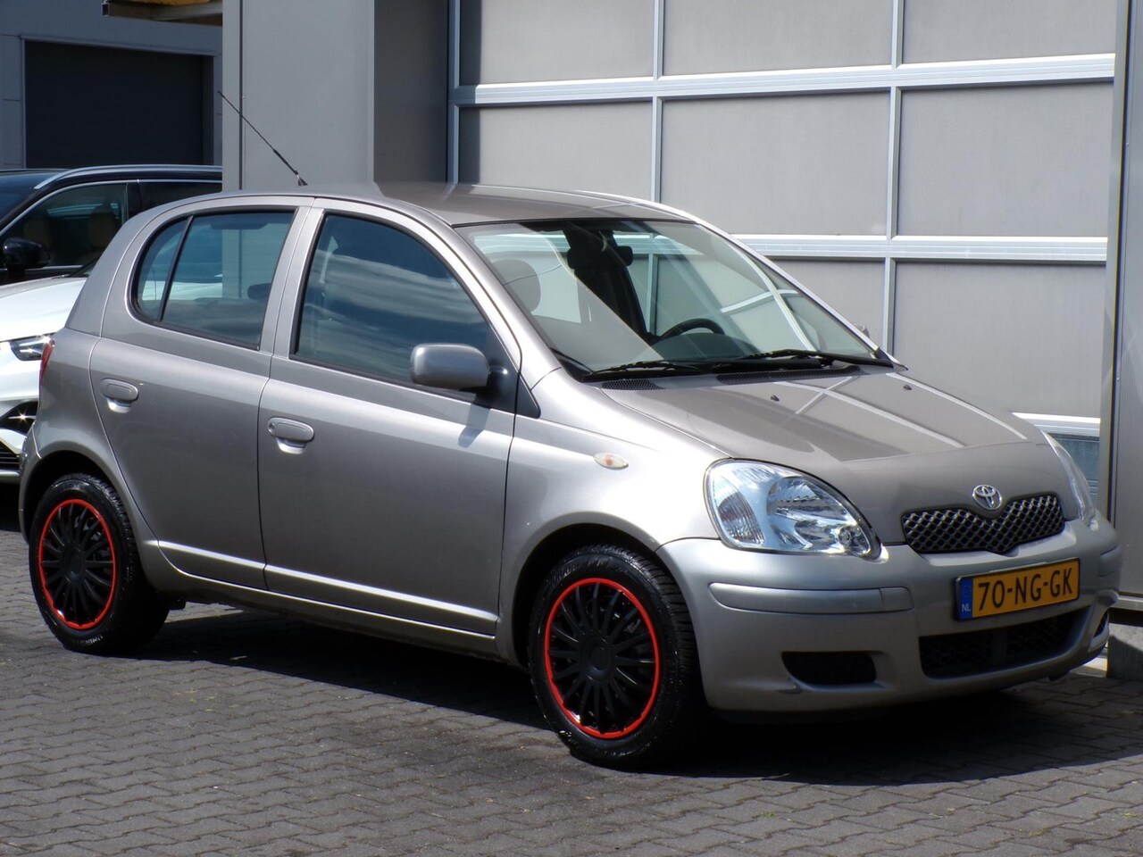 Toyota Yaris - 1.3 VVT-i Sol 5Deurs/Airco/Trekhaak!! - AutoWereld.nl