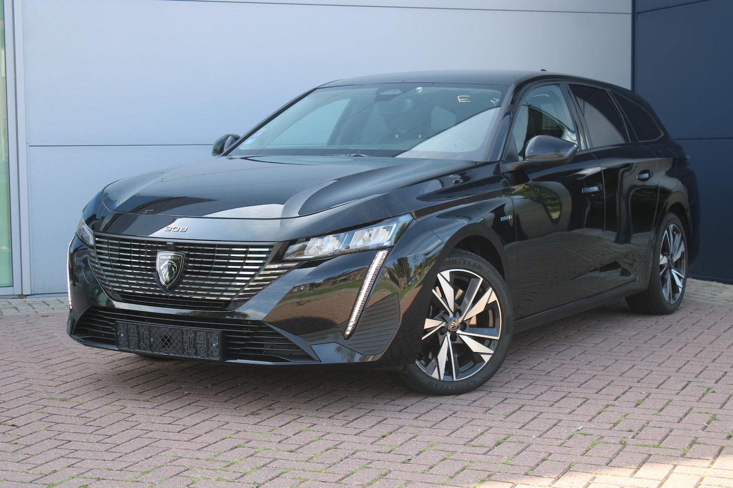 Peugeot 308 SW - 1.6 Plug-in Hybrid 180 Allure ADAPTIEVE CRUISE - NAVIGATIE - 2 LAADKABELS - AutoWereld.nl