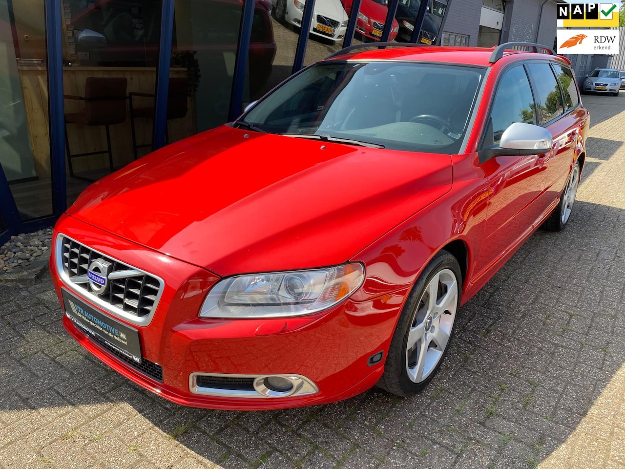 Volvo V70 - 2.5FT R-Design 230PK LEER / XENON / TREKHAAK / PDC - AutoWereld.nl