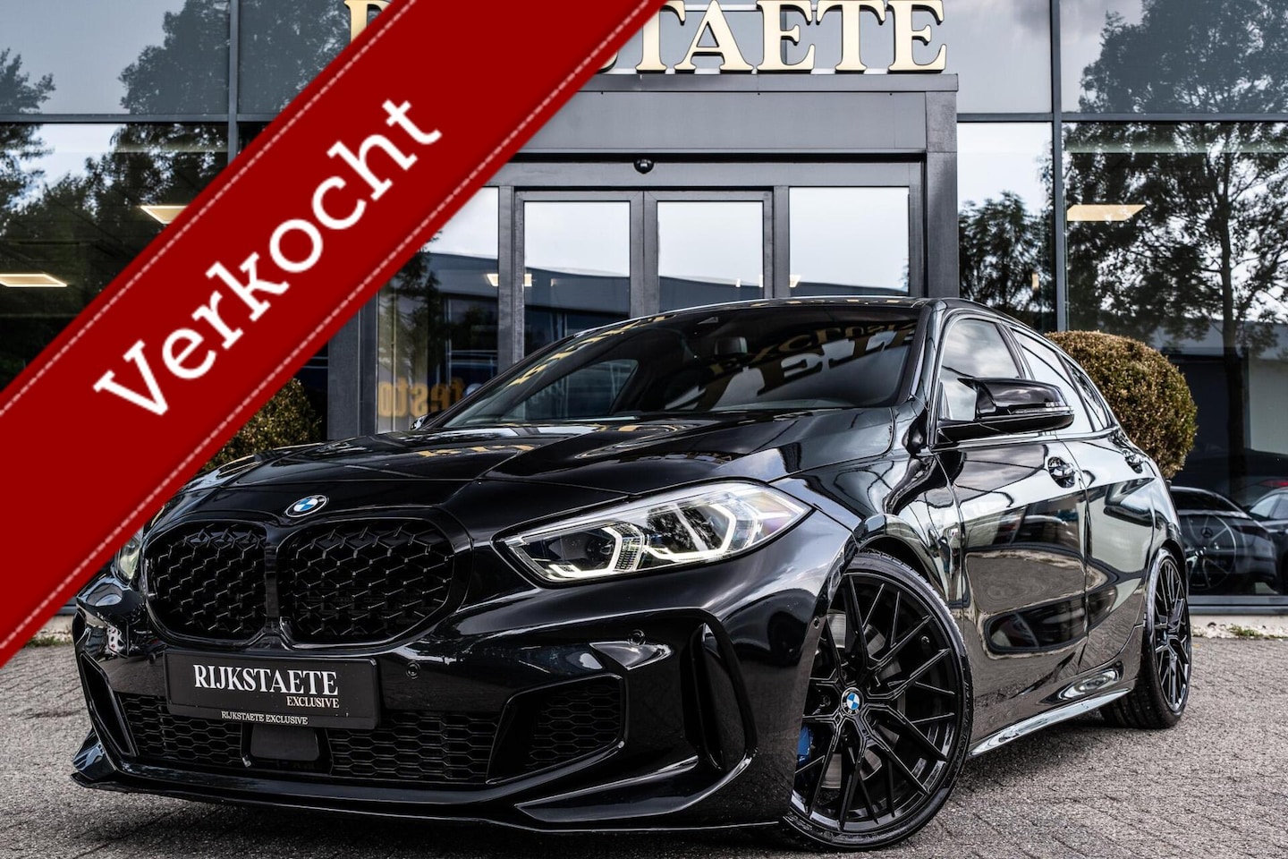 BMW 1-serie - M135i xDrive High Executive|PANO|MAXTON|19'' - AutoWereld.nl