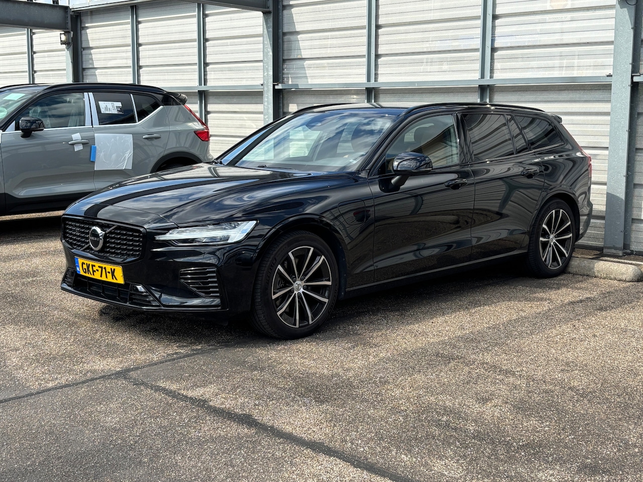 Volvo V60 - T6 350PK AWD Plus Dark | Nappa | Pilot Assist | Lighting Pack | Trekhaak | Privacy glas - AutoWereld.nl