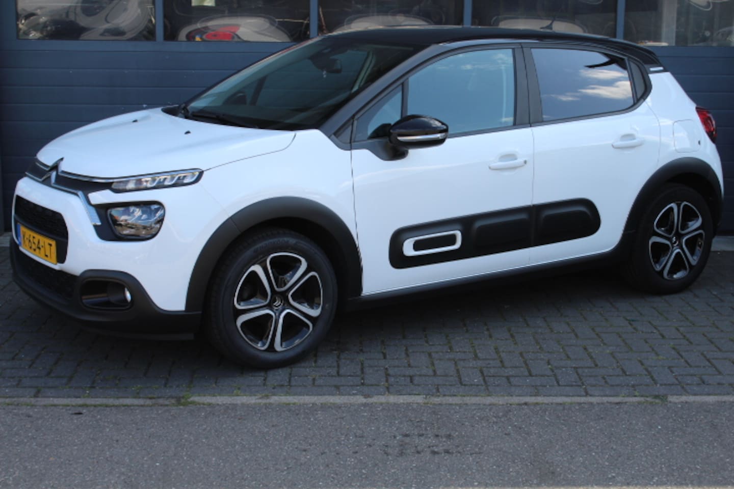 Citroën C3 - 1.2 PureTech Feel Nieuwe Distributie! Climatecontrol, Navi, DAB, Carplay, Lichtsensor,Rege - AutoWereld.nl