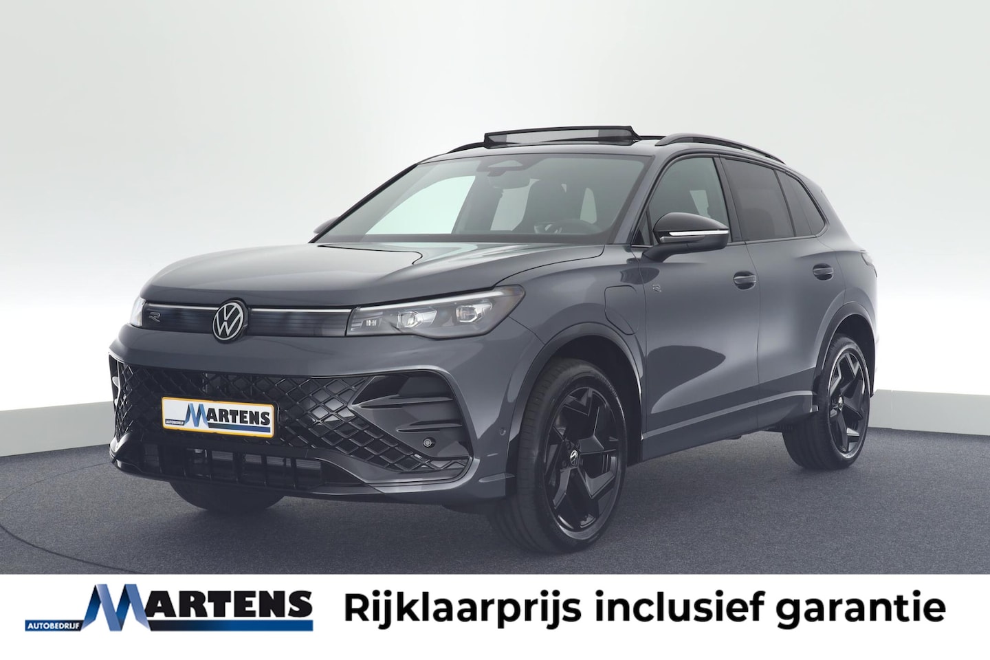 Volkswagen Tiguan - 1.5 272pk eHybrid R-Line Edition Black Style Trekhaak Camera Panoramadak Stoelverwarming M - AutoWereld.nl
