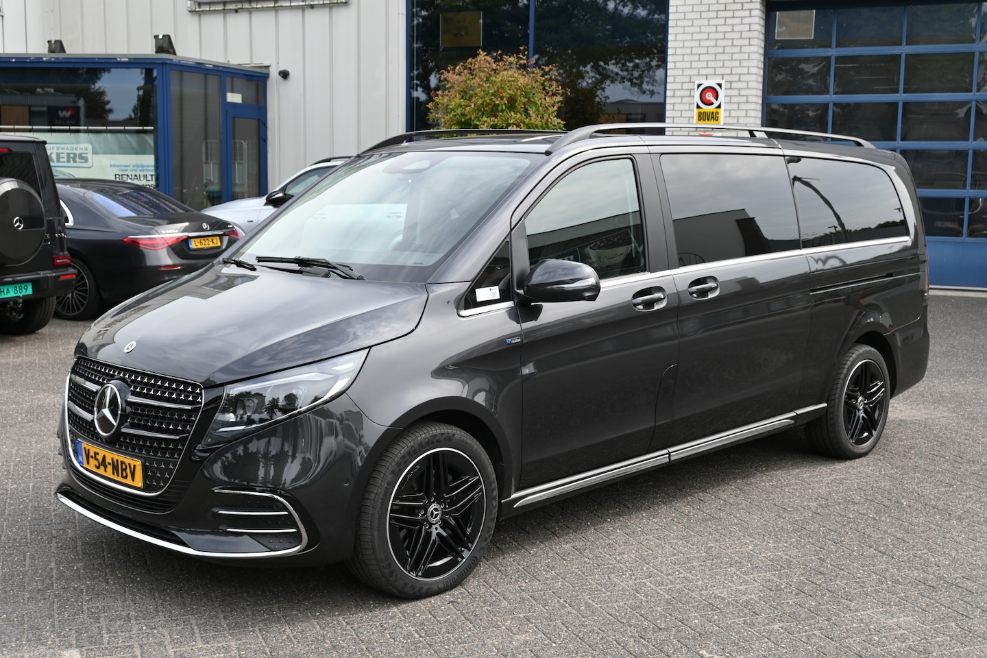 Mercedes-Benz V-klasse - 300d AMG 4-Matic L3 DC Elektrische schuifdeuren, 4x4, Distronic, 360 Camera - AutoWereld.nl