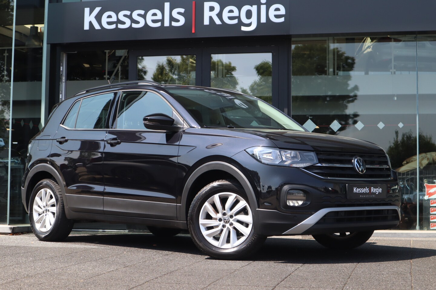 Volkswagen T-Cross - 1.0 TSI Life Stoelverwarming Trekhaak CarPlay - AutoWereld.nl