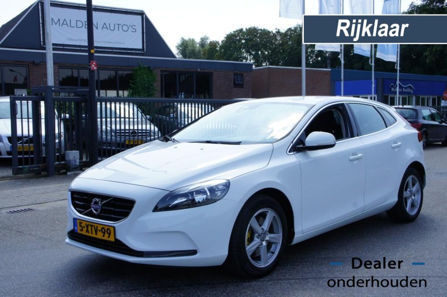 Volvo V40 - 1.6 T2 MOMENTUM TREKHAAK/H.LEDER/NAVI/CRUISE PERFECTE STAAT - AutoWereld.nl