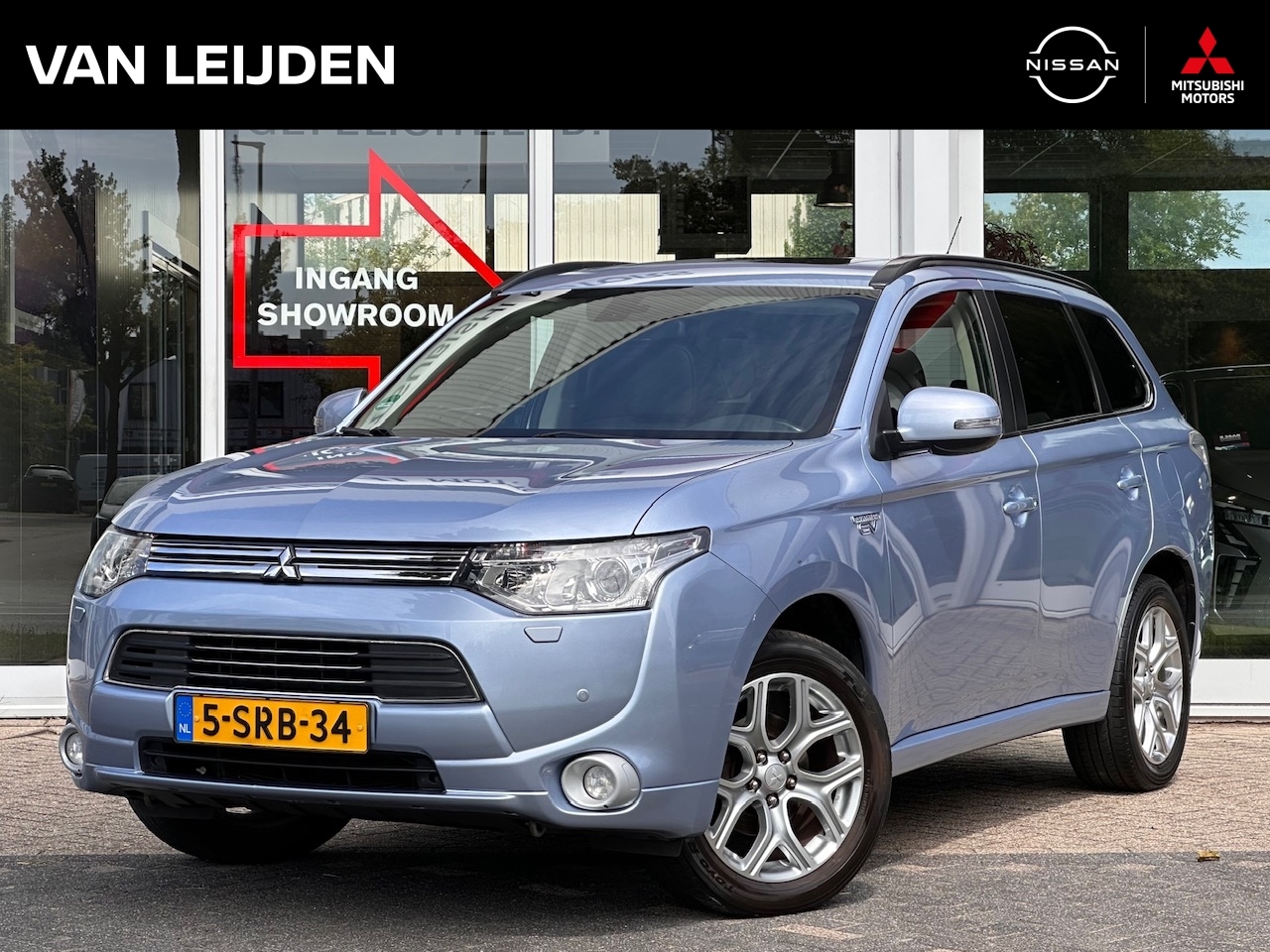 Mitsubishi Outlander - 2.0 PHEV Instyle+ | Trekhaak | Leder | ACC | Schuifdak | Navigatie | Keyless - AutoWereld.nl