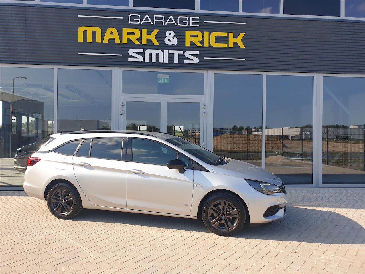 Opel Astra Sports Tourer - 1.2 Turbo 130pk Start/Stop Design&amp;Tech - AutoWereld.nl