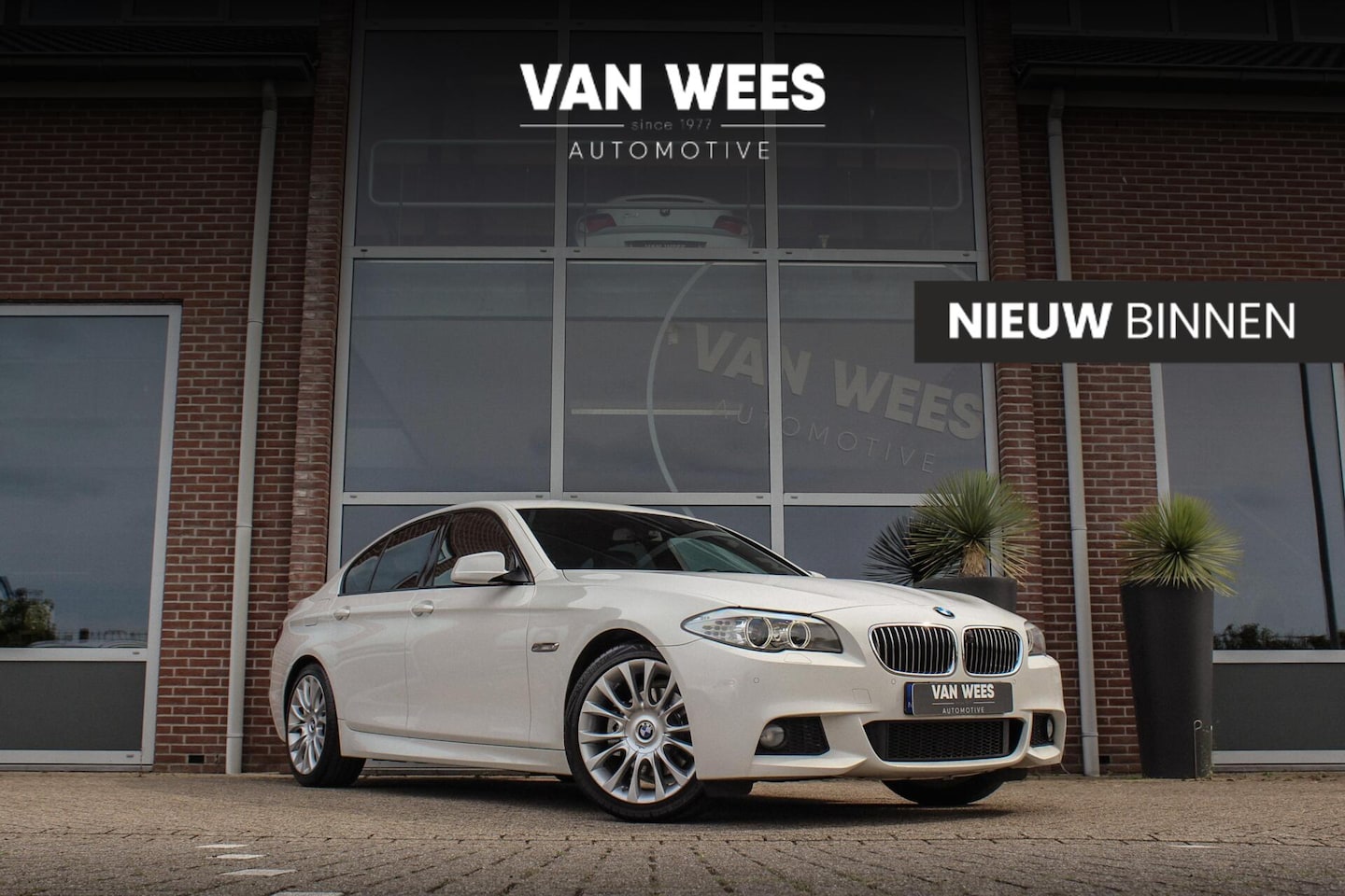 BMW 5-serie - 523i F10 High Executive M-sport | M-pakket | Origineel NL | 6 cilinder | 19 inch | Navi | - AutoWereld.nl