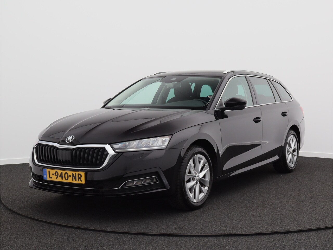 Skoda Octavia Combi - 1.0 TSI Business Edition/ lage km/ zeer mooi! - AutoWereld.nl