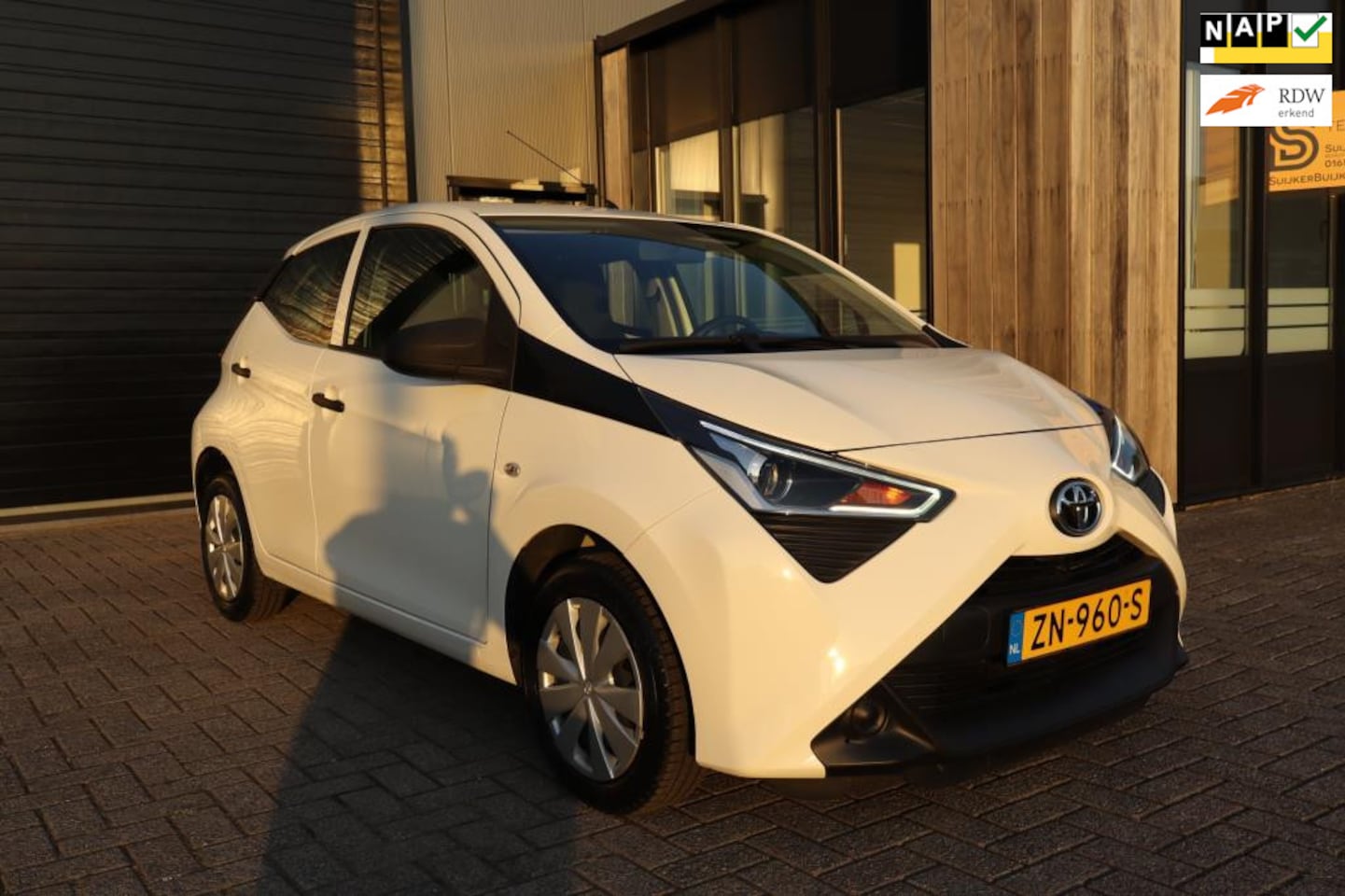 Toyota Aygo - 1.0 VVT-i x-fun AIRCO / CRUISE / LED / 100% ONDERHOUDEN 1E EIG - AutoWereld.nl