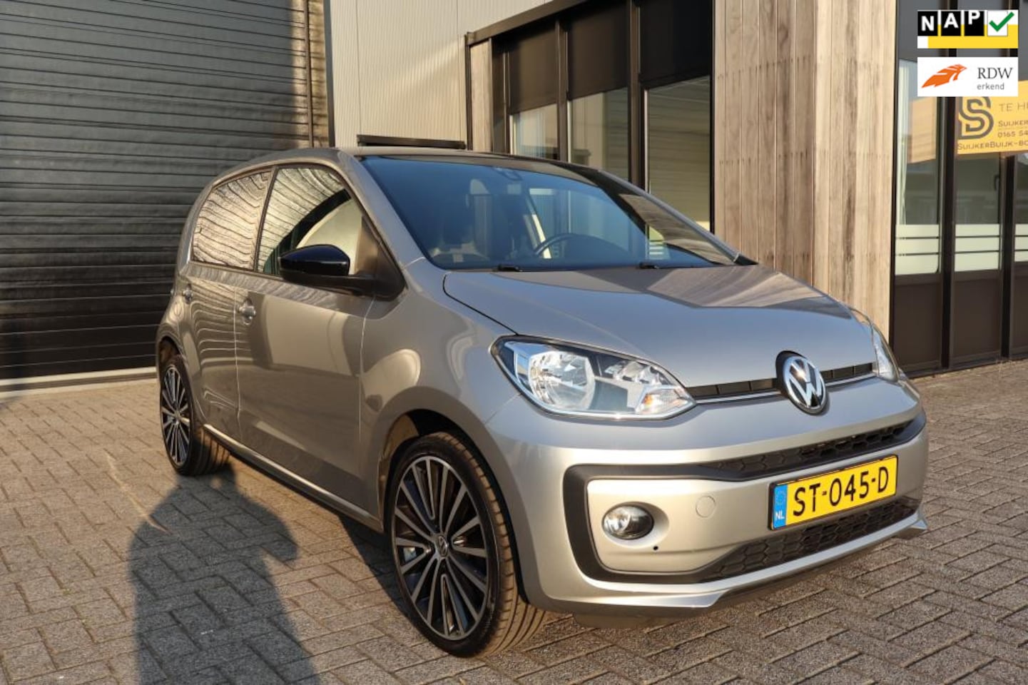 Volkswagen Up! - 1.0 BMT high up! LED|PDC|CAMERA|LM VELGEN|CRUISE CONTROL|STOELVERWARMING| - AutoWereld.nl