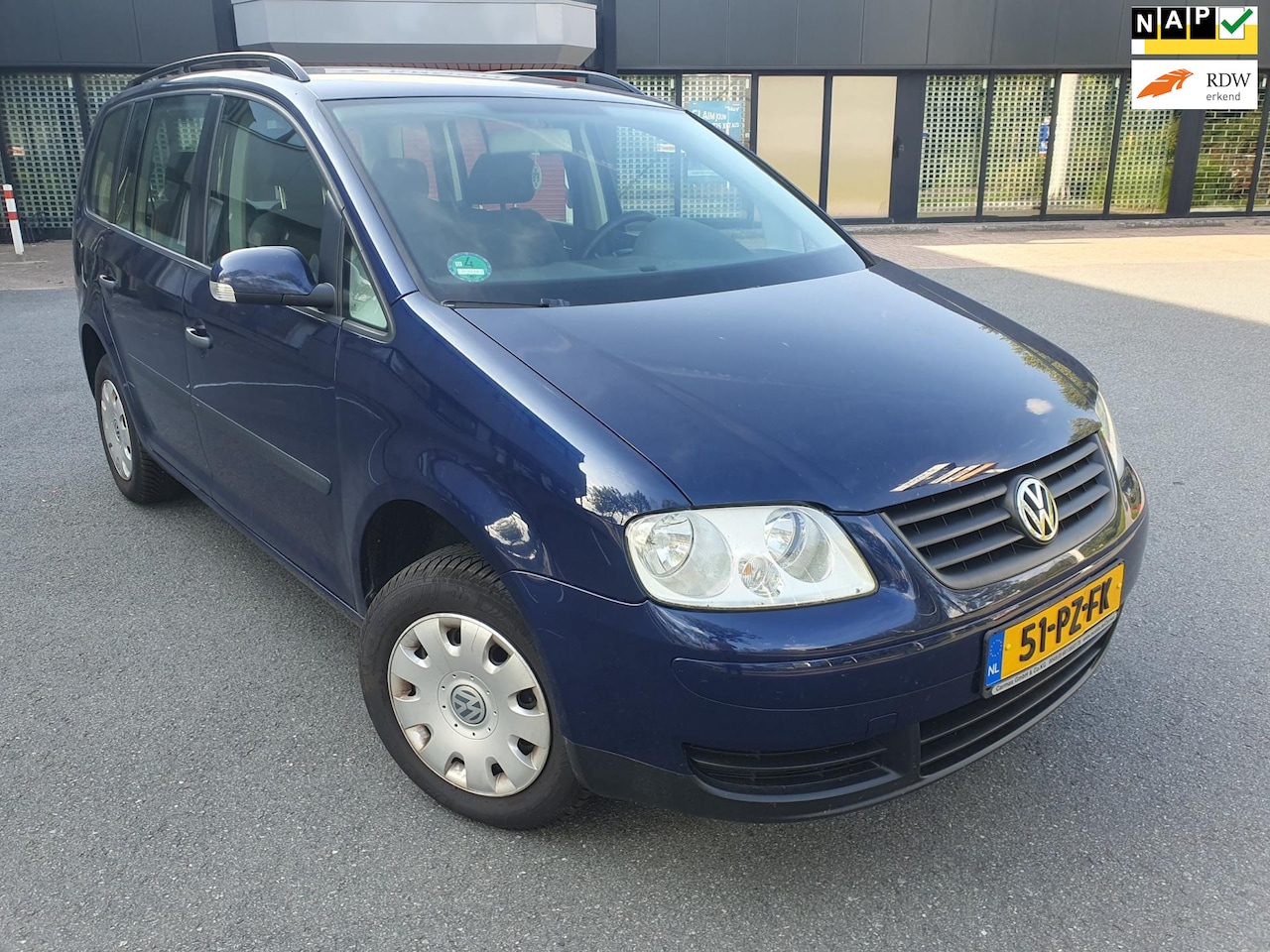 Volkswagen Touran - 1.6-16V FSI Highline | APK 04/2026 | NAP - AutoWereld.nl