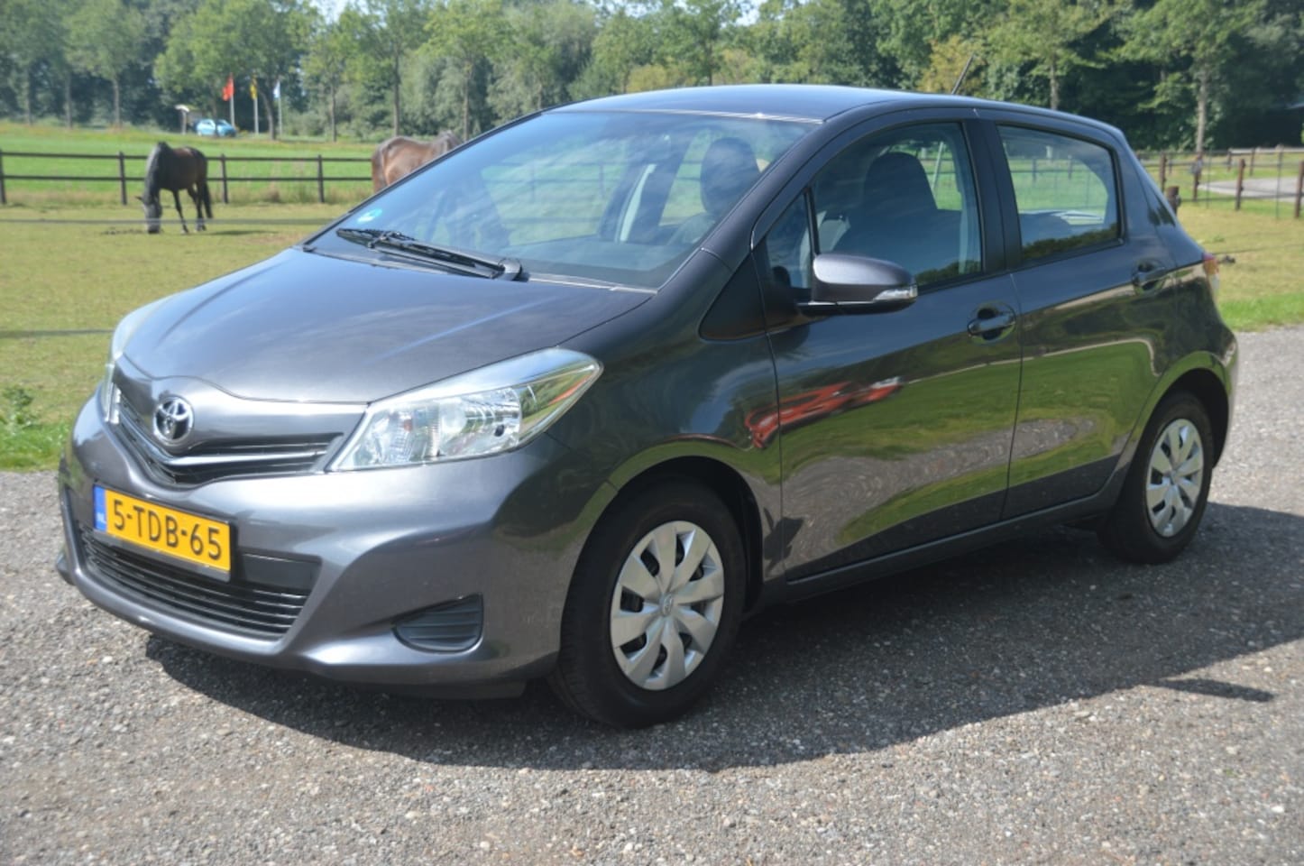 Toyota Yaris - 1.3 VVT-i Now 5 deurs Airco Cruise - AutoWereld.nl
