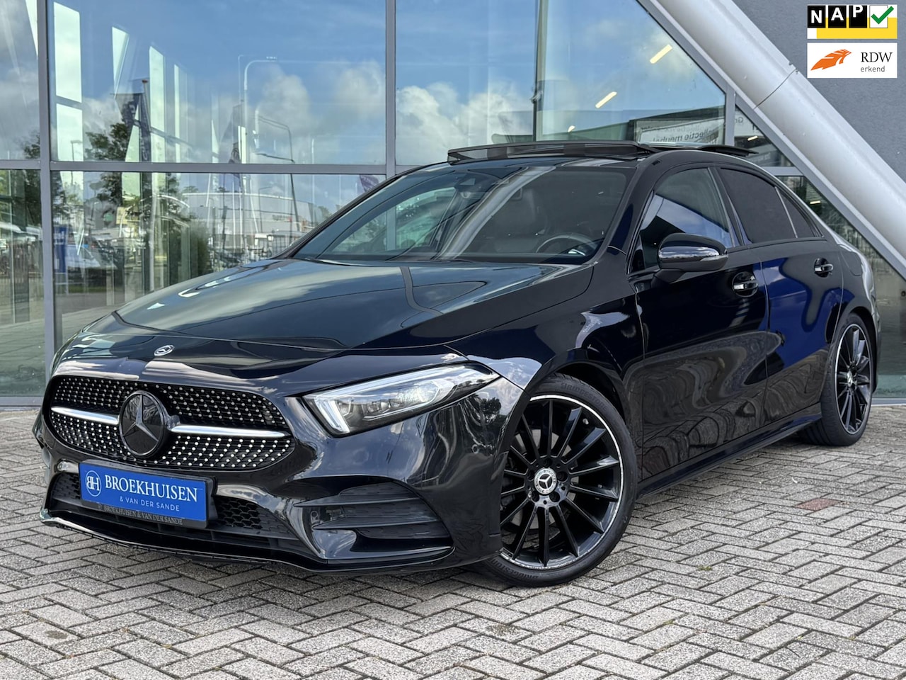 Mercedes-Benz A-klasse - 200 Launch Edition AMG Premium Night 163pk Panoramadak / Camera / Sfeerverlichting - AutoWereld.nl