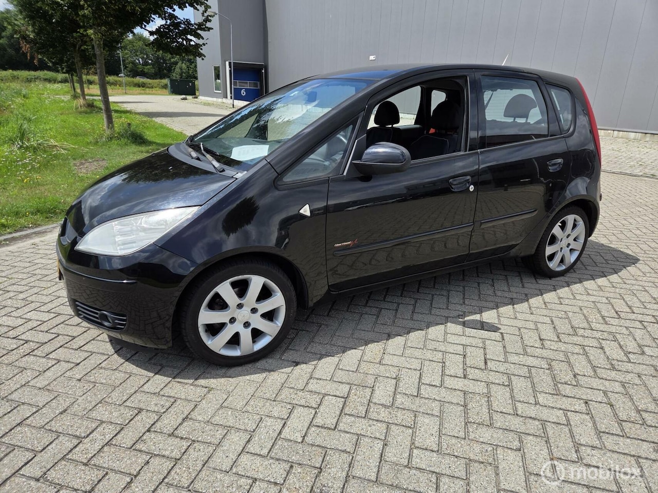 MITSUBISHI COLT