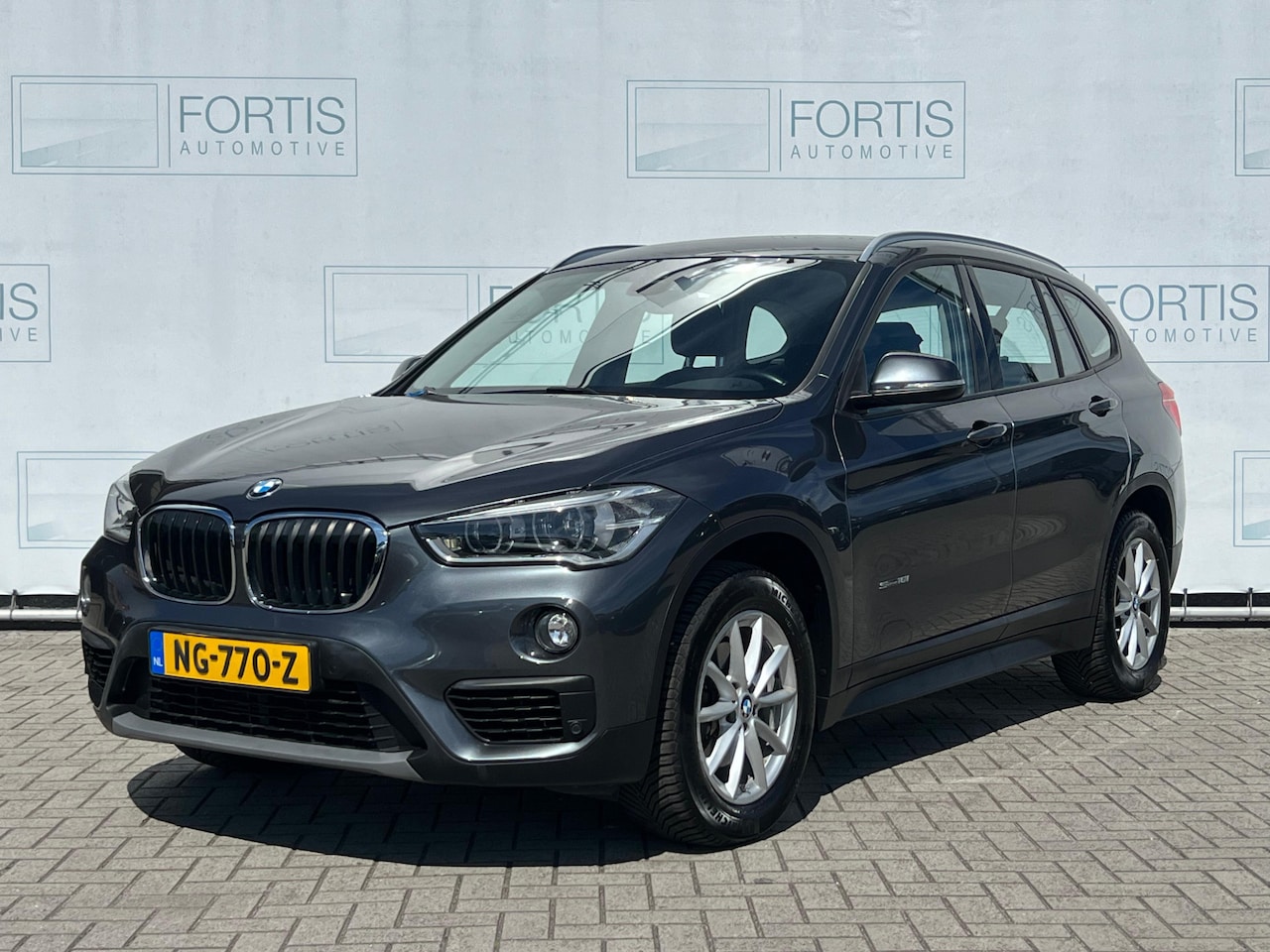BMW X1 - sDrive18i Centennial High Executive NL AUTO | CAMERA | STOELVERW | NAVI | TREKHAAK | - AutoWereld.nl