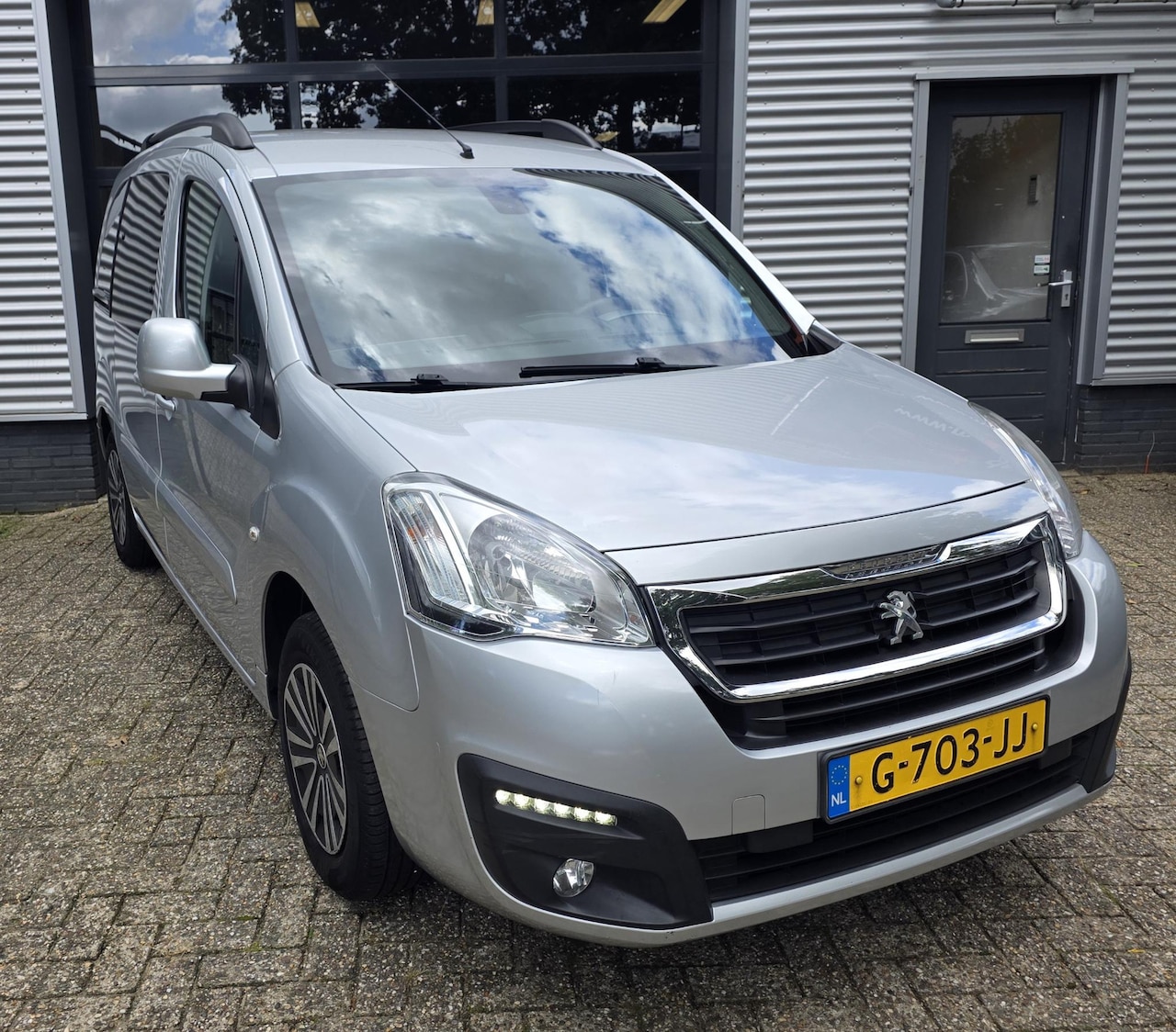 Peugeot Partner Tepee - 1.2 PureTech Active **AIRCO-APK-ELEKTR.PAKKET** - AutoWereld.nl