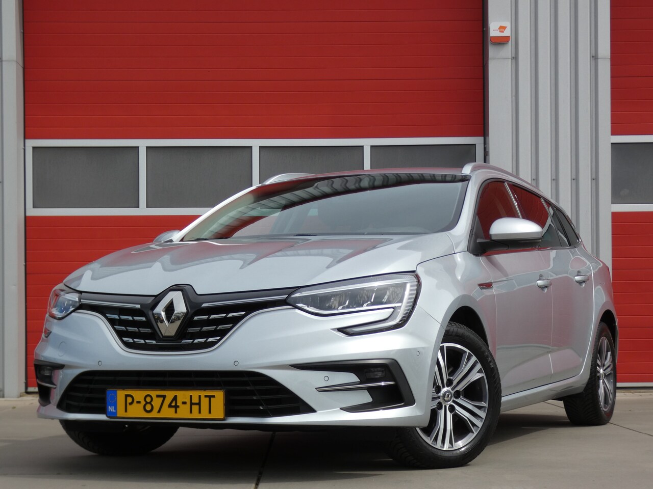 Renault Mégane E-Tech - Estate 1.6 Plug-In Hybrid 160 Intens/ lage km/ zeer mooi! - AutoWereld.nl