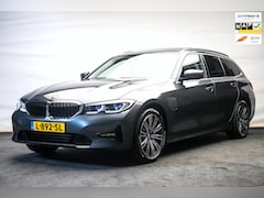 BMW 3-serie Touring - 320e Sportline ORG NL [ Laser Panoramadak Elektrische Trekhaak M Sport Velgen Stoelverwarm