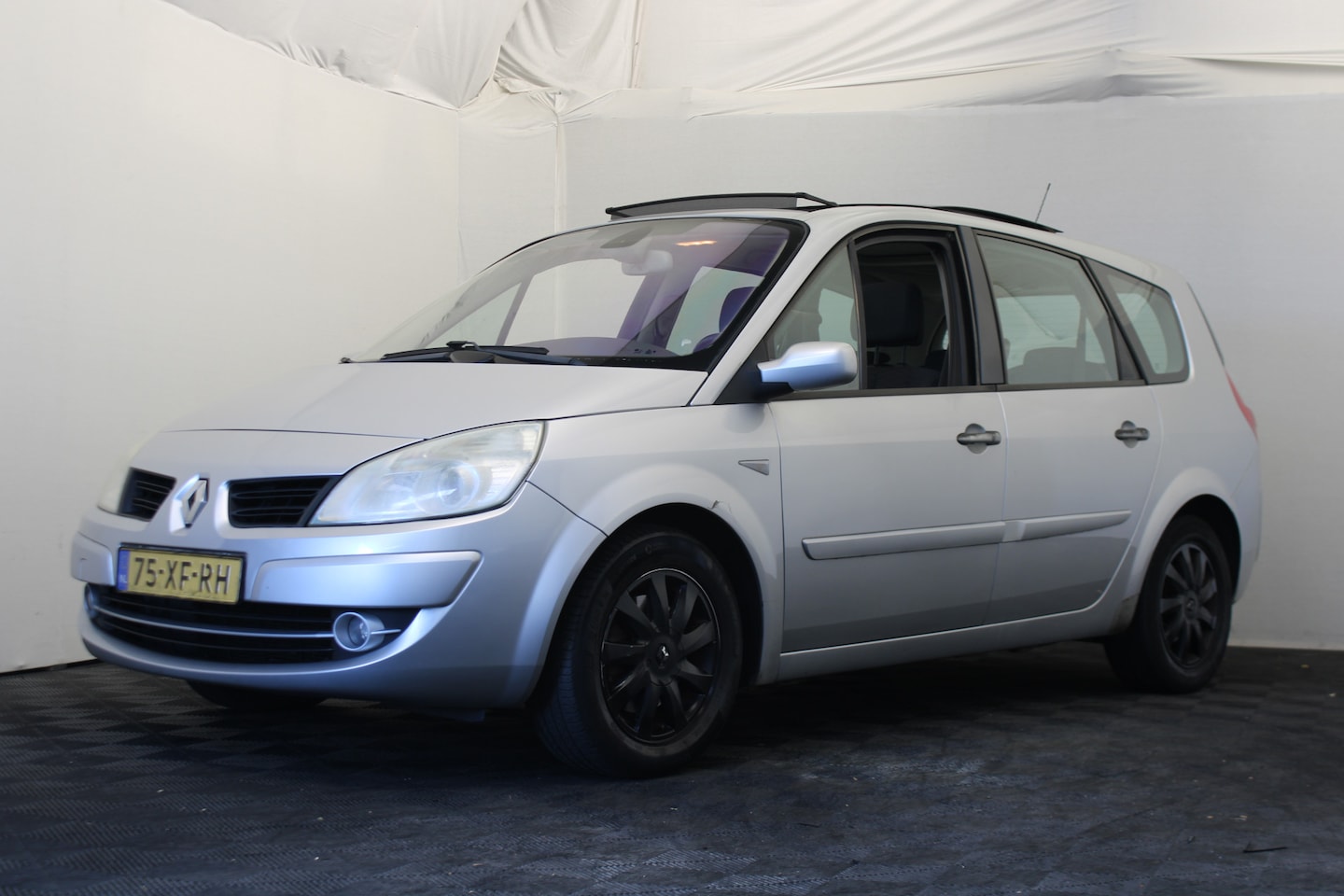 Renault Grand Scénic - 2.0-16V Tech Line 2.0-16V Tech Line - AutoWereld.nl