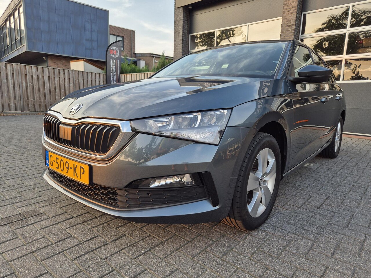 Skoda Scala - 1.0 TSI Ambition app carplay led trekhaak - AutoWereld.nl