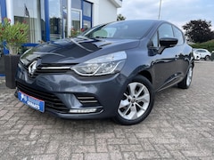 Renault Clio - 1.2 TCe Intens | 16" LM-velgen, Navigatie, Parkeersensoren, Keyless entry and go, Cruise c