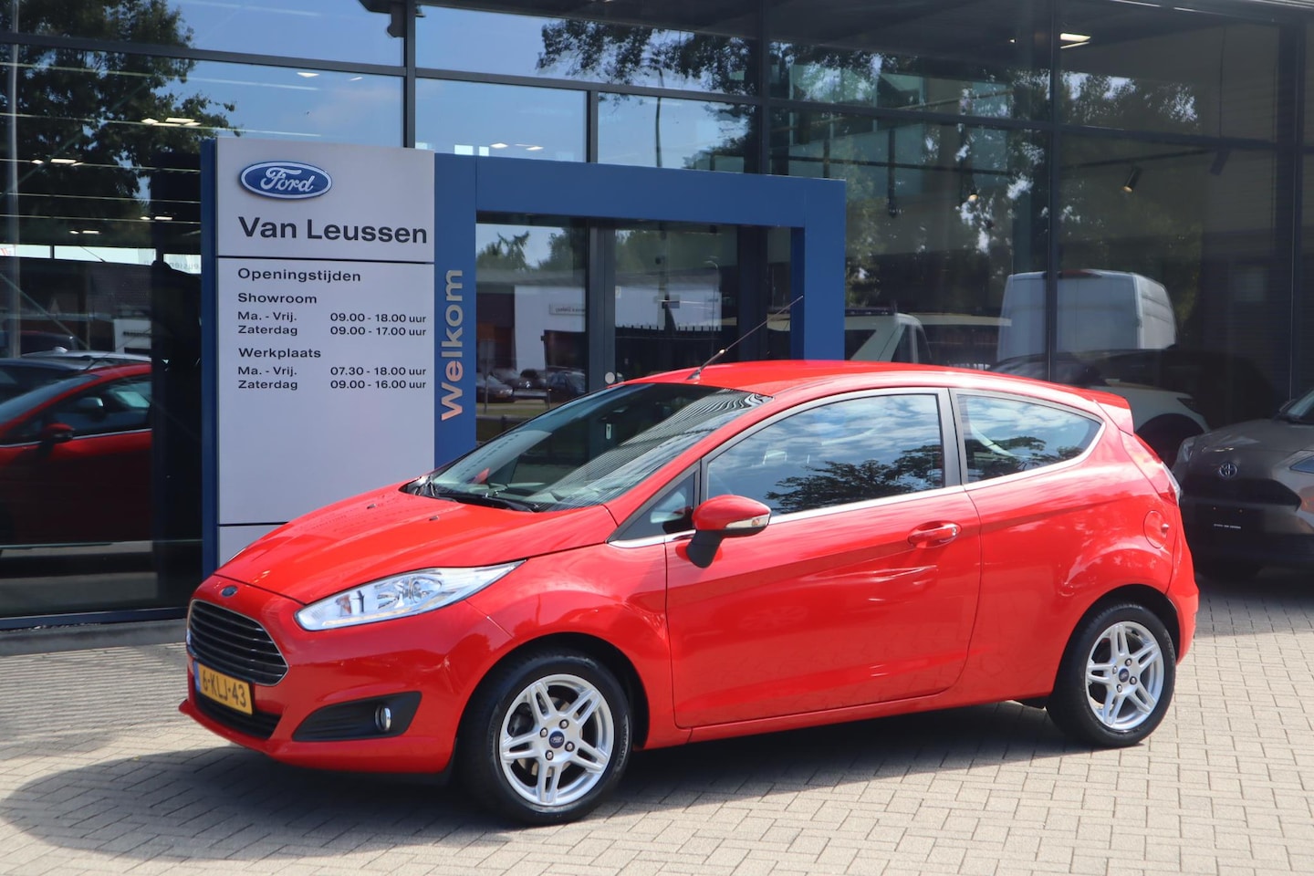 Ford Fiesta - 100PK Titanium CRUISE LM-VELGEN PARKEERSENSOREN CLIMA-AIRCO - AutoWereld.nl