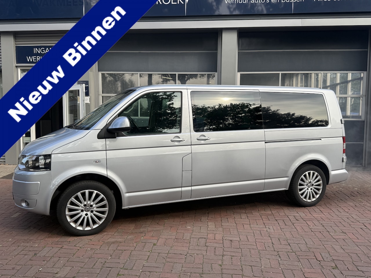 Volkswagen Transporter - 2.0 TDI BM L2H1 DC 2x schuifdeur,Automaat,18Inch,Clima,Navi Auto houd in met rijden !! - AutoWereld.nl