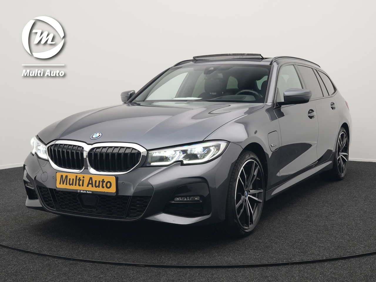 BMW 3-serie Touring - 330e M Sport Plug In Hybrid 293pk Dealer O.H PHEV | Trekhaak Af Fabriek | Panodak | Head U - AutoWereld.nl