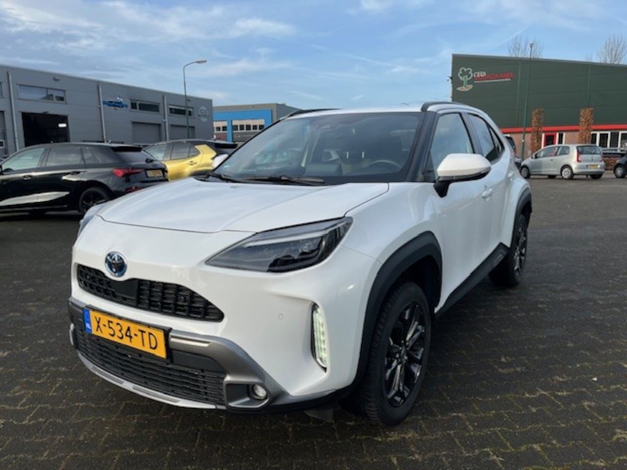 Toyota Yaris Cross - 1.5 Hybrid Explore | Luxe uitvoering | Navigatie | NL-auto - AutoWereld.nl