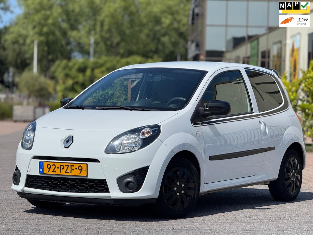 Renault Twingo - 1.2-16V Collection | Airco | APK 08-06-2026 | 2 sleutels | Toerenteller - AutoWereld.nl