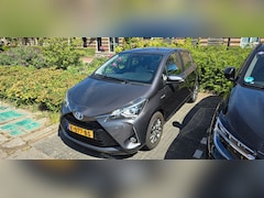 Toyota Yaris - 1.5 Hybrid Executive Trekhaak, stoelverwarming, achteruitrij camera.