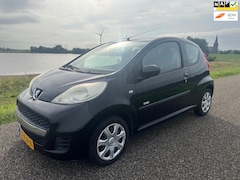 Peugeot 107 - 1.0-12V Millesim 200