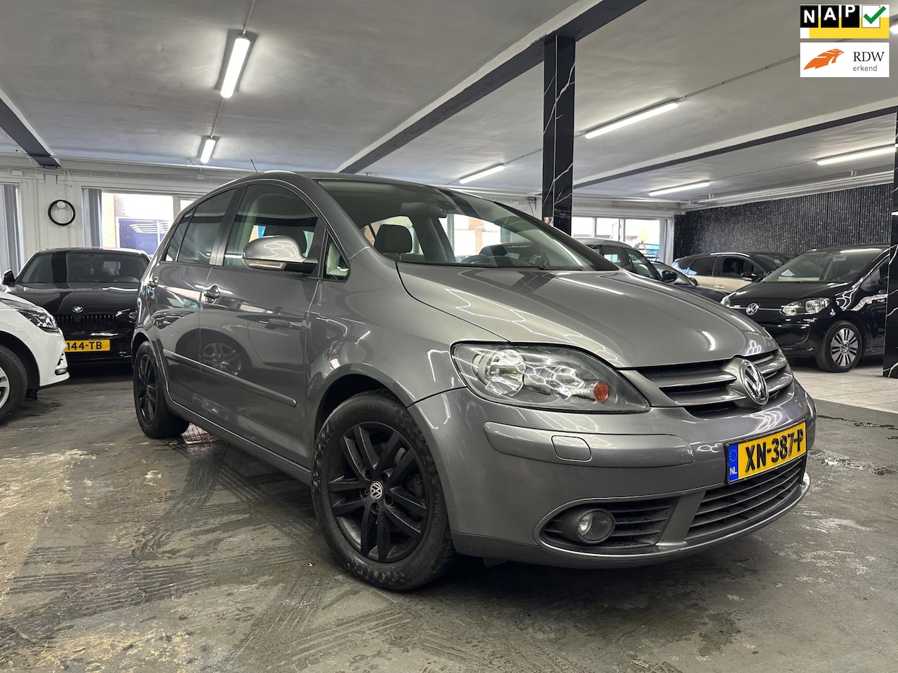 Volkswagen Golf Plus - 1.6 stoelverwarming/airco /trekhaak - AutoWereld.nl