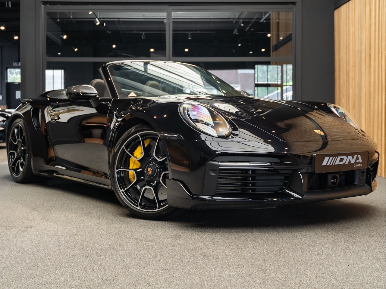 Porsche 911 Cabrio - 992 Turbo S Sport-Pakket Burmester Lift 911 Turbo S Cabrio Carbon Koeling - AutoWereld.nl