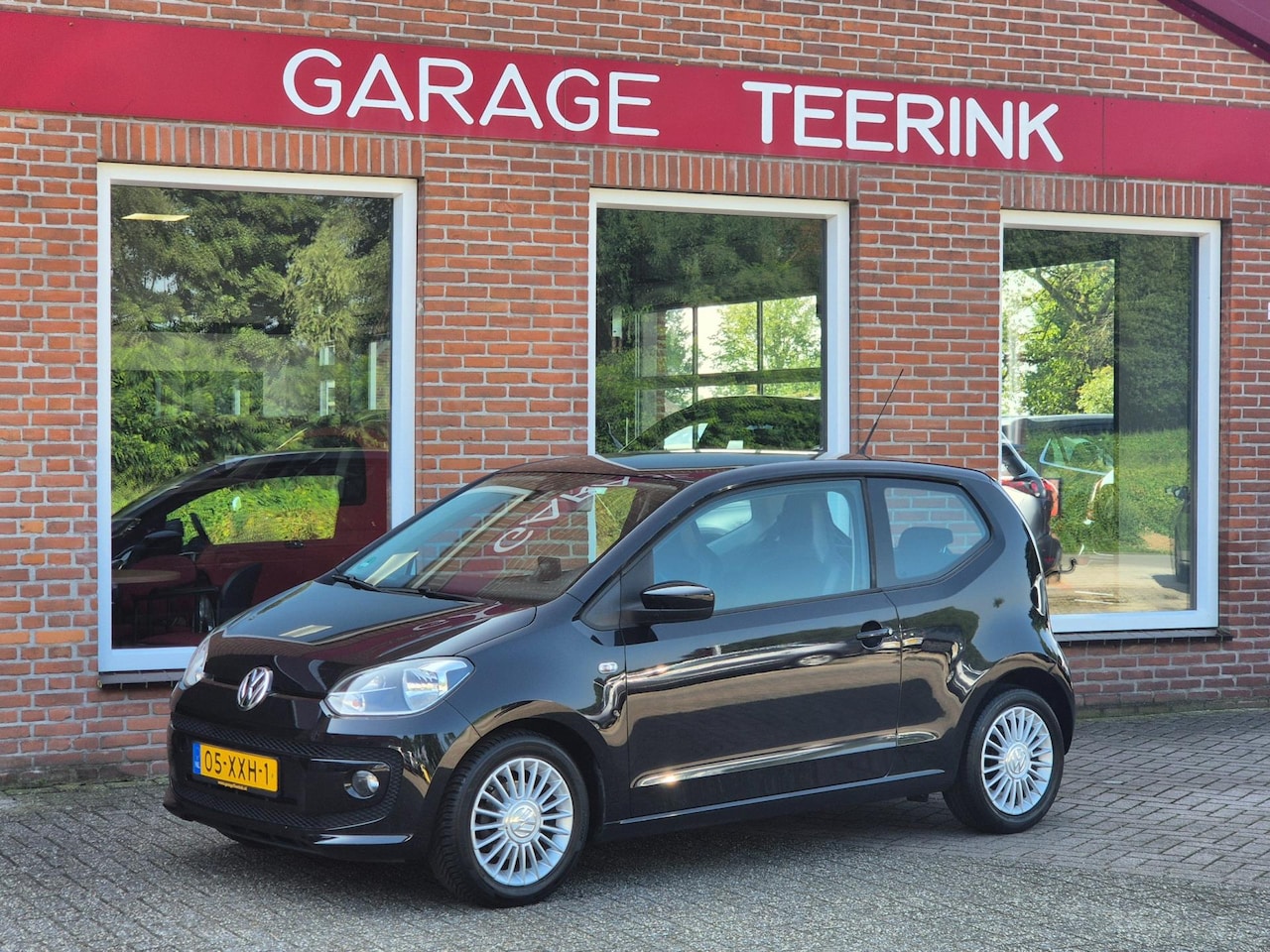 Volkswagen Up! - 1.0 high up! BlueMotion 60PK 3drs airco, navi, elektr.ramen, lmv RIJKLAAR - AutoWereld.nl