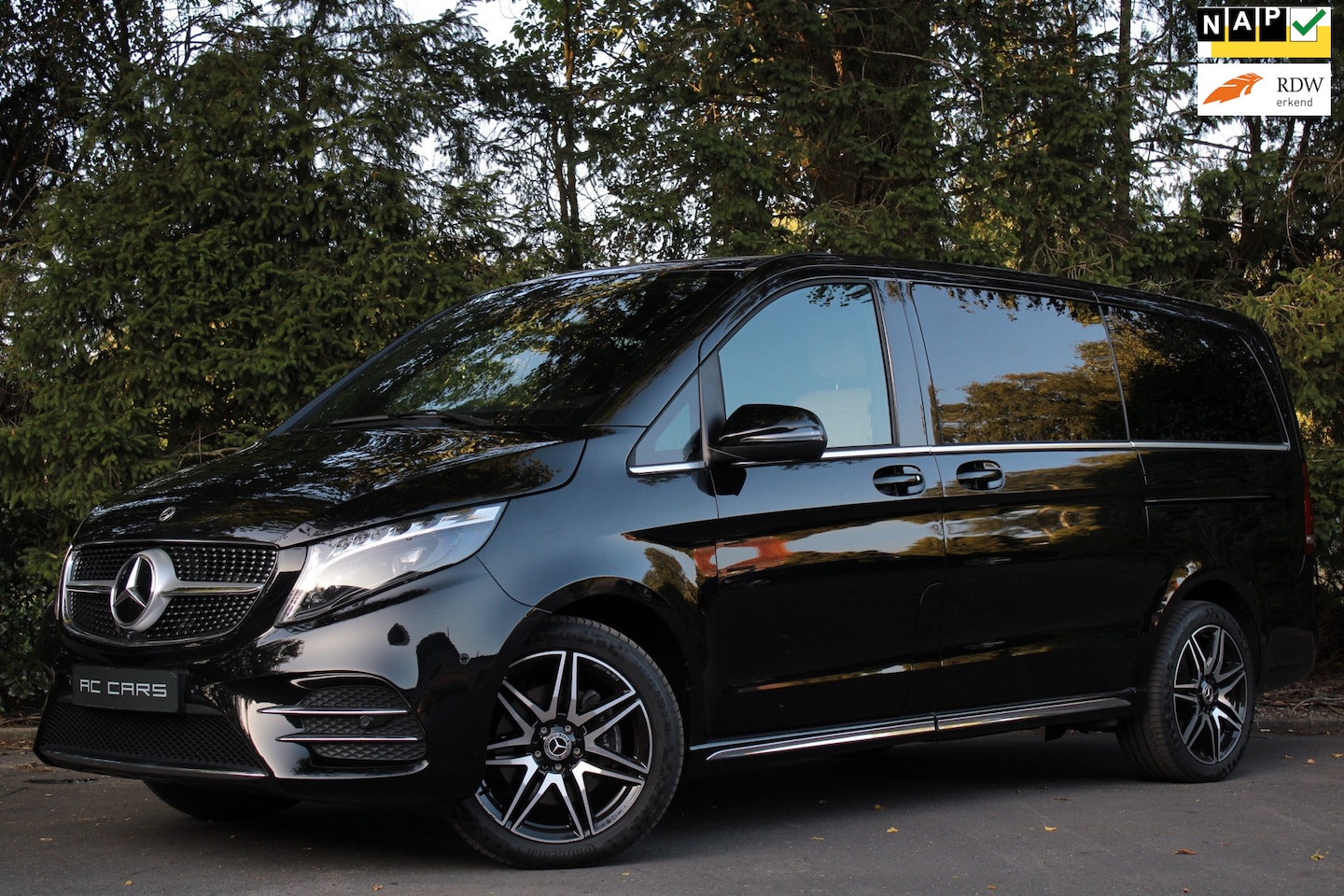 Mercedes-Benz V-klasse - 300d Lang - AMG/Camera/Nieuwstaat! - AutoWereld.nl