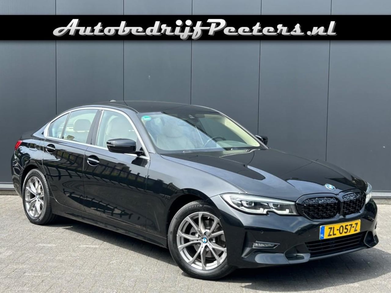 BMW 3-serie - 320i Sport Line 1e eigenaar Leder Navi LED Sportstoel e.Trekhaak - AutoWereld.nl