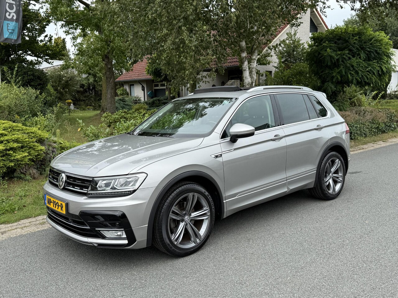 Volkswagen Tiguan - 1.4 TSI 150PK DSG R-Line•Pano•Trekhaak - AutoWereld.nl