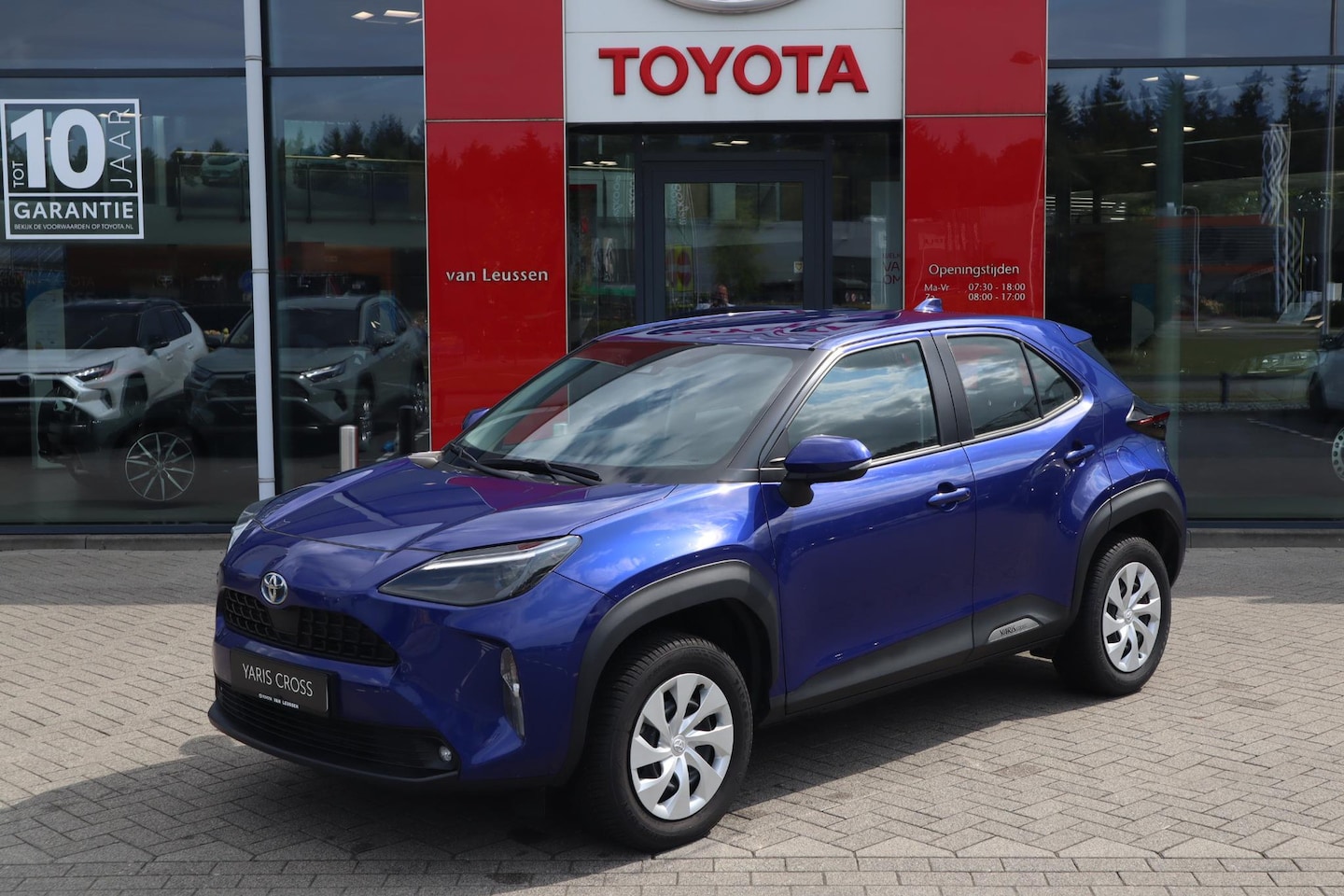 Toyota Yaris Cross - 1.5 HYBRID ACTIVE APPLE/ANDROID AD-CRUISE CAMERA DAB GROOTLICHT-ASSISTENT EL-INKLP SPIEGEL - AutoWereld.nl