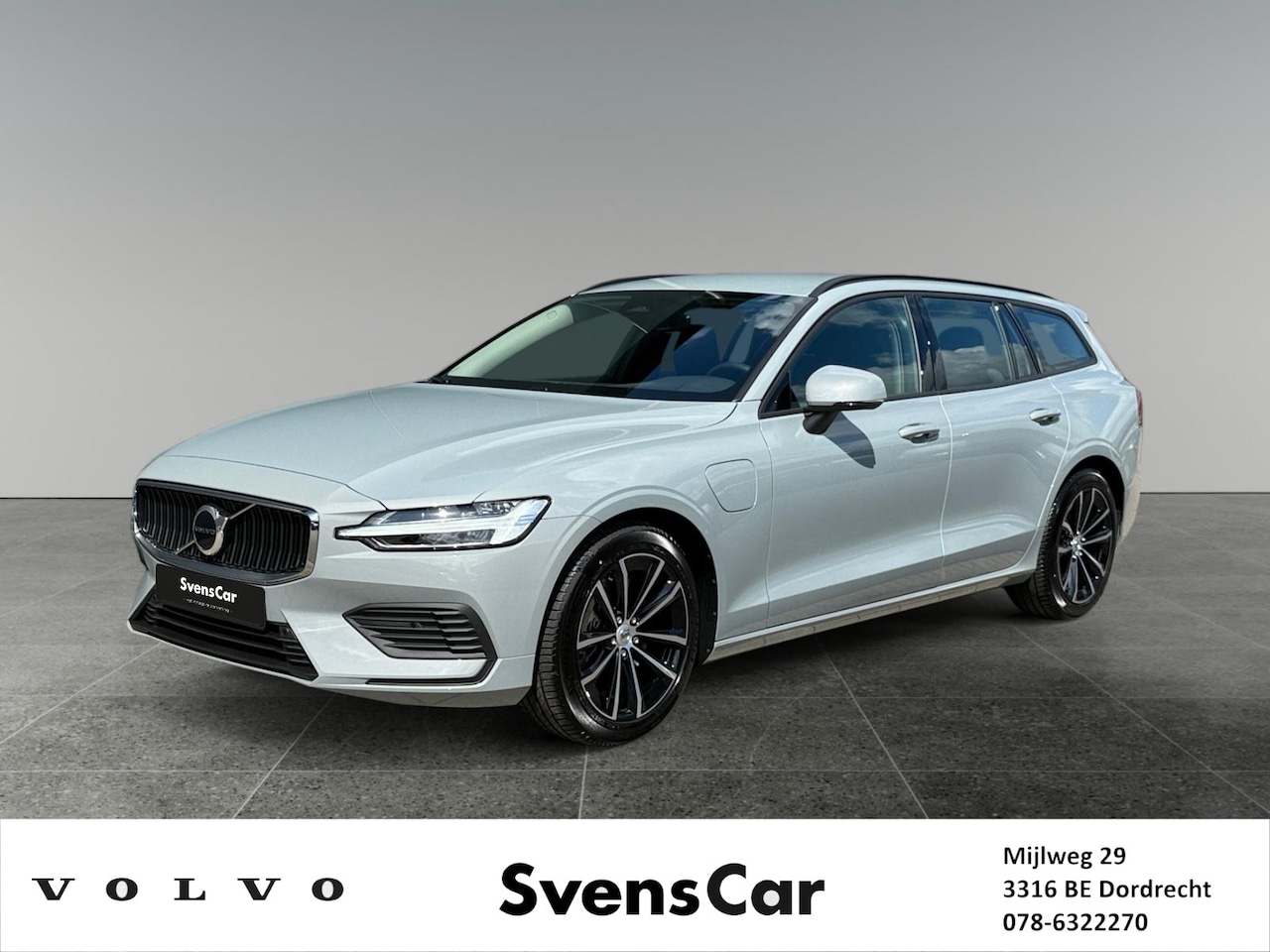 Volvo V60 - 2.0 T6 Plug-in hybrid AWD Essential | Stoel- en stuurwiel verwarming | Dode hoek detectie - AutoWereld.nl