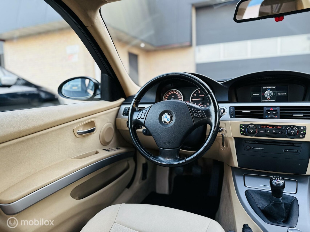 BMW 3-serie - 318i Business Line|NAP|Navi|Clima|Nieuw Apk|LM17 - AutoWereld.nl