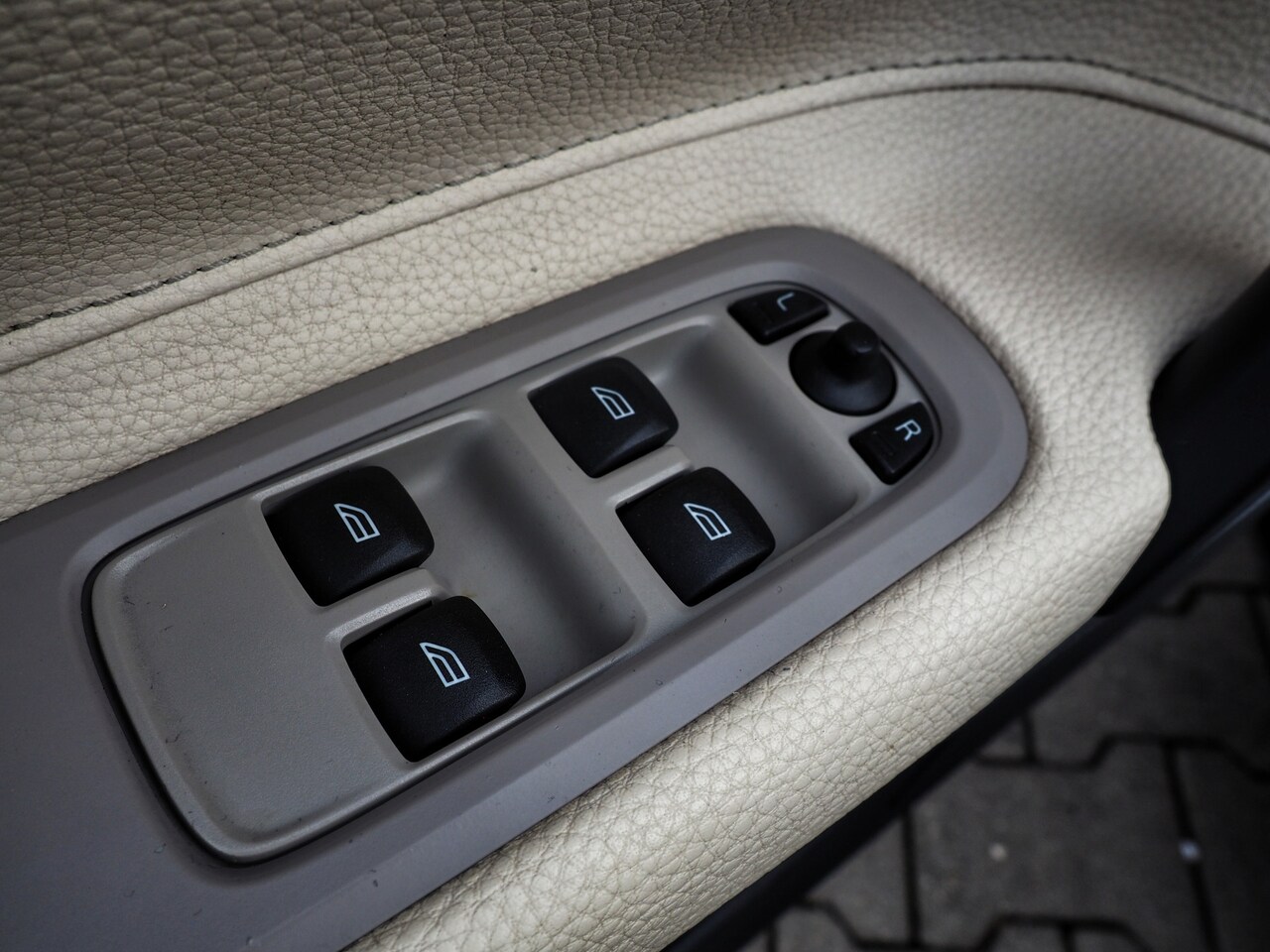 Volvo C70 - 2.5 T5 Momentum LUXE! LEDER CLIMA TREKH. AUTOM.