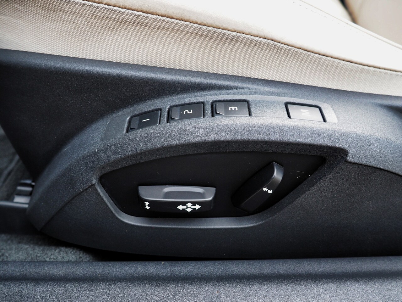 Volvo C70 - 2.5 T5 Momentum LUXE! LEDER CLIMA TREKH. AUTOM.